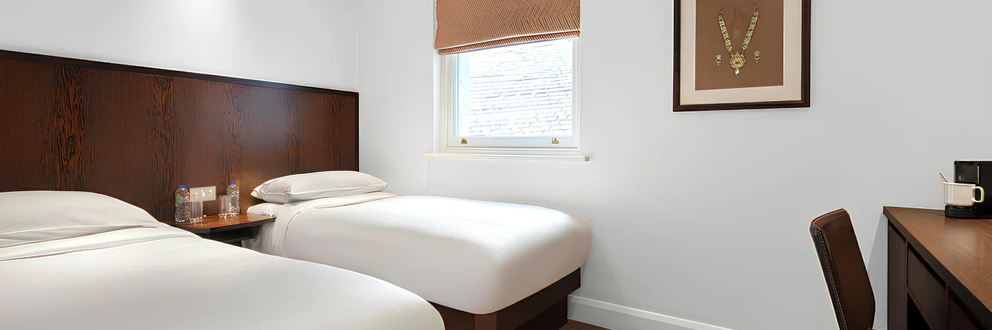 Standard Twin room with two single beds, framed print and desk